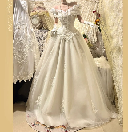 Romantic Off-Shoulder Vintage Lace Floral Embroidered Tulle Wedding Dress DP7268
