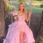 Elegantes pinkfarbenes, trägerloses Tüllkleid mit Perlen, Schleife, Korsett-Oberteil, gestuften Rüschen, hohem Schlitz für Sweet 15/Quinceanera, Ballkleid DP8370