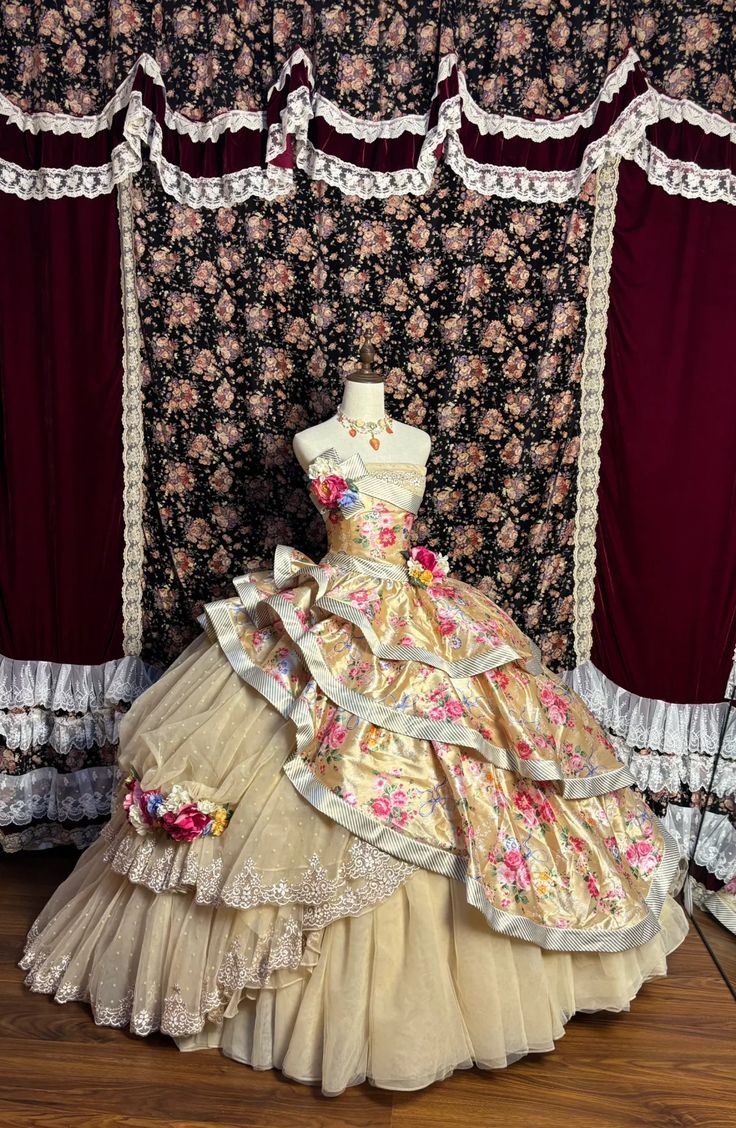 Victorian Floral Brocade Layered Tulle Lace Trims 3D Flower Strapless Quinceanera Sweet 15 Ball Gown DP7174