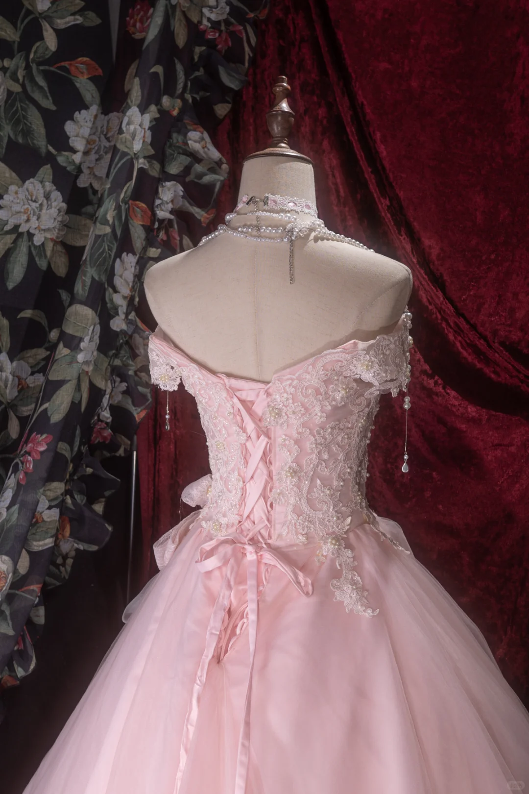 Elegant Pink Off-the-Shoulder Ball Gown Beaded Lace & Tulle Floral Bow Sash Prom Dress DP8352