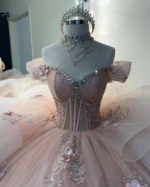Robe de bal élégante rose à épaules dénudées en tulle brodé de perles et de fleurs, modèle DP7235