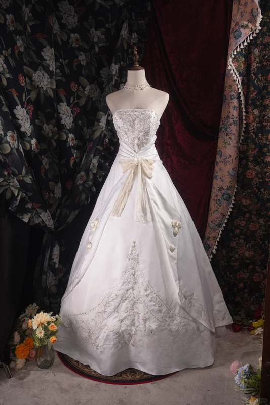 Romantic Timeless Ivory Strapless Embroidered A-Line Wedding Dress DP7406