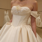 Robe de mariée classique en satin ivoire avec corset et coupe A, épaules dénudées DP8389