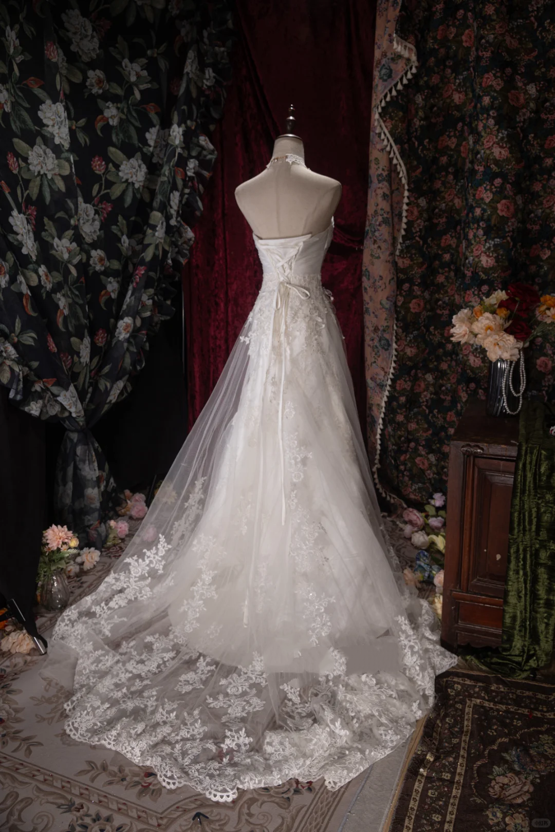 Vintage Strapless Sweetheart A-Line Lace Tulle Floral Embroidery & Sheer Train Wedding Dress DP8348
