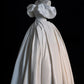 Robe de mariée élégante en satin, coupe trapèze, épaules dénudées, DP7057
