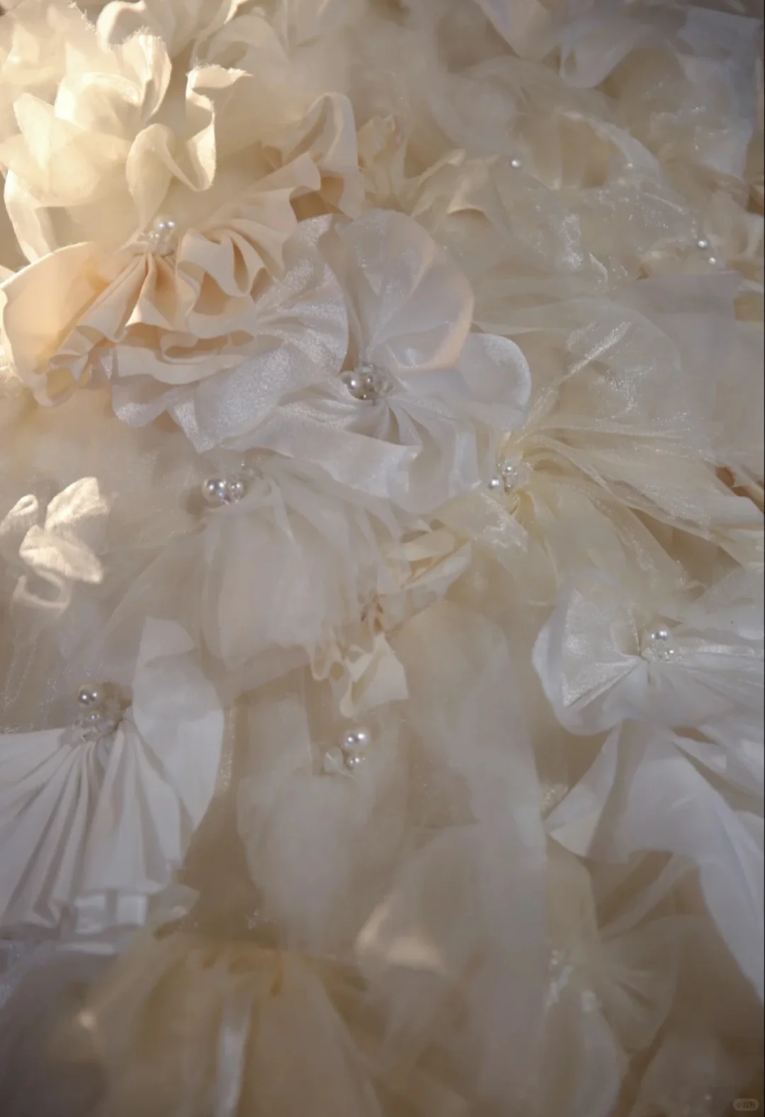 Vintage elfenbeinfarbenes trägerloses Ballkleid mit Perlenstickerei und Rüschen aus Tüll für Sweet 15 Quinceañera DP7557