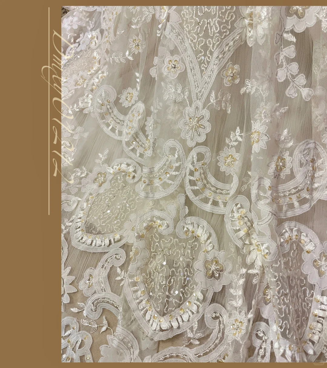 Vintage-Brautkleid im Meerjungfrauenstil mit Spaghettiträgern, aufwendiger Spitzenstickerei und luxuriöser Schleppe DP7258