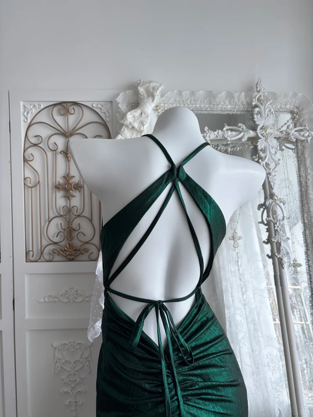 Elegant Emerald Green Halter-Neck Ruched Maxi Prom Dress Satin Evening Gown with High Slit DP8137