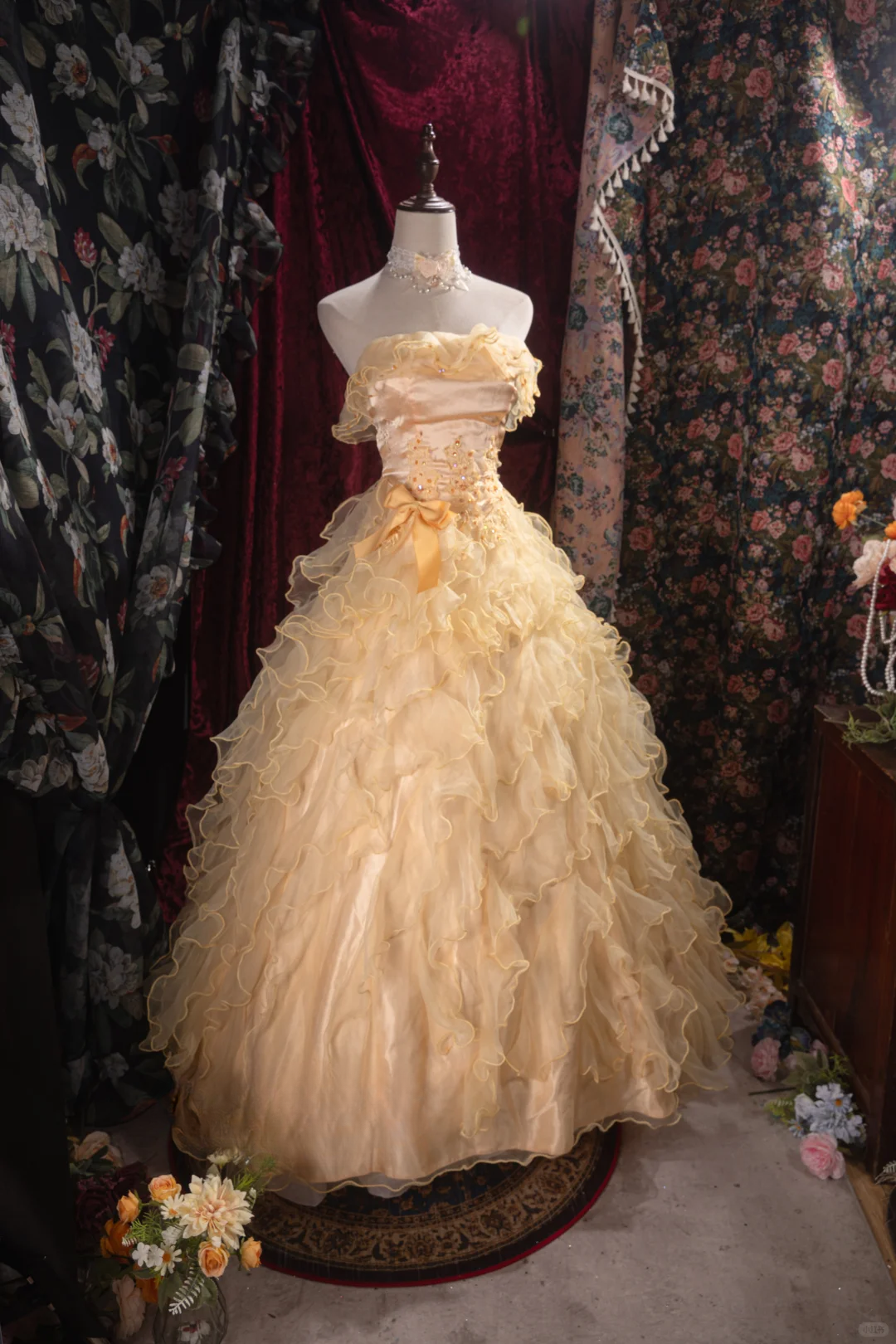 Magnifique robe de bal jaune pâle sans bretelles avec nœud à volants pour Sweet 15 Quinceañera DP7404