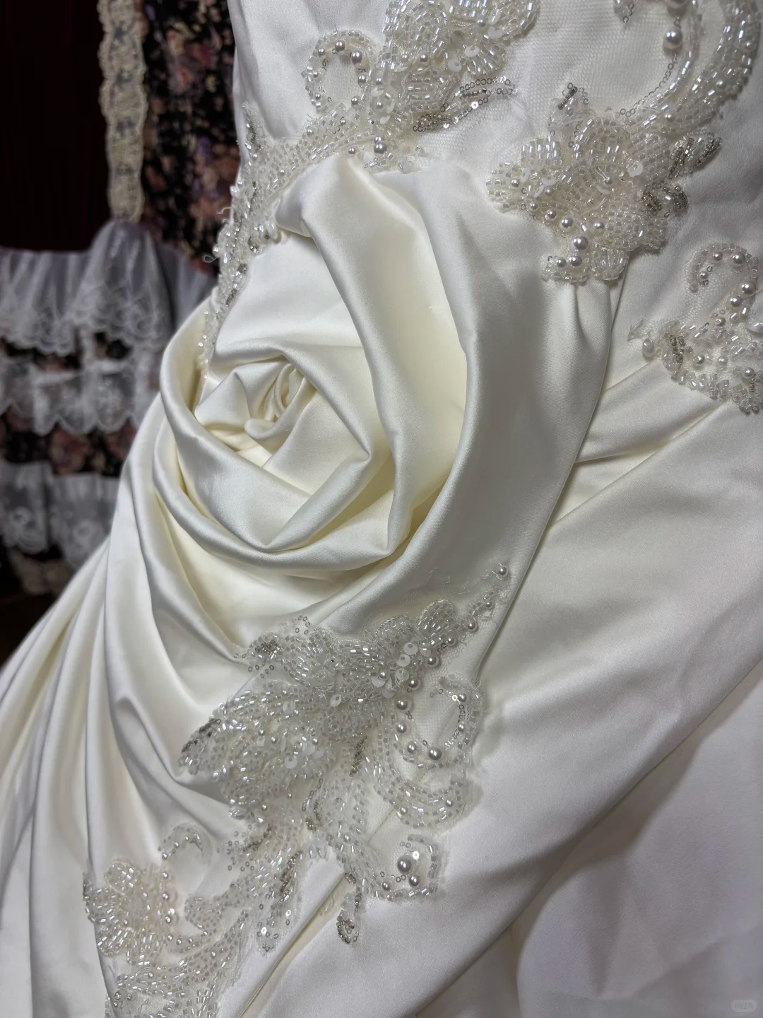 Robe de mariée sirène bustier d'inspiration vintage, décolleté cœur en satin DP7070