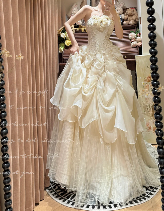 Vintage Romantic 3D Floral Ruffled Exquisite Lace & Tulle Wedding Dress DP7251