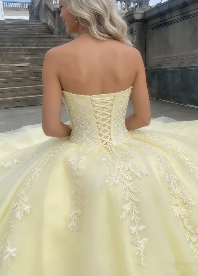 Elegant Strapless Yellow Tulle Prom Dress Lace Appliques and Train Sweet 16 Quinceanera Ball Gown DP8268