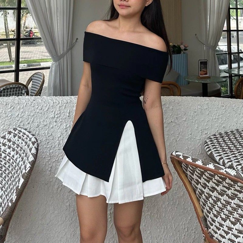 Elegant Black Off‑the-Shoulder Pleated A-Line Homecoming Dress DP8835