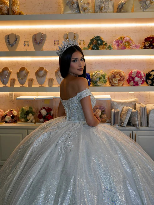 Robe de bal élégante bleu clair à épaules dénudées, bustier cœur, en tulle à sequins DP7232