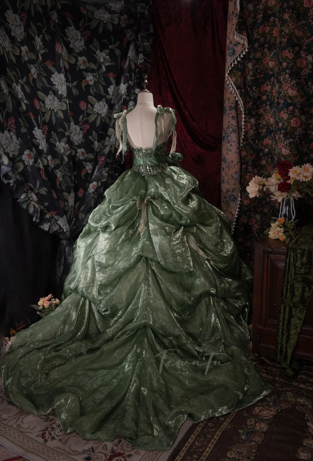 Glamorous Emerald Green Sequin V-Neck Tulle Ball Gown DP8343