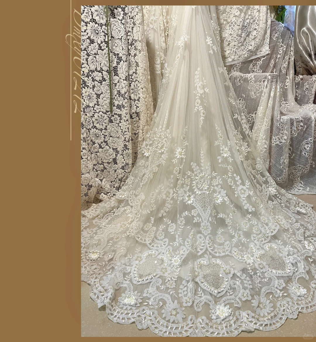 Vintage-Brautkleid im Meerjungfrauenstil mit Spaghettiträgern, aufwendiger Spitzenstickerei und luxuriöser Schleppe DP7258