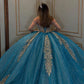 Elegantes blaues schulterfreies, perlenbesetztes Glitzertüll-Ballkleid mit Herzausschnitt für Quinceañeras DP7243