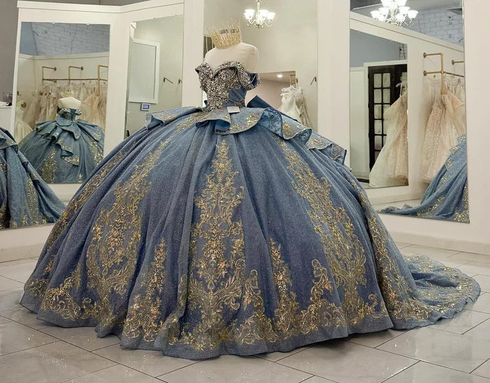 Robe de bal élégante bleu clair à épaules dénudées, ornée de perles et de broderies, décolleté en cœur, modèle DP7238
