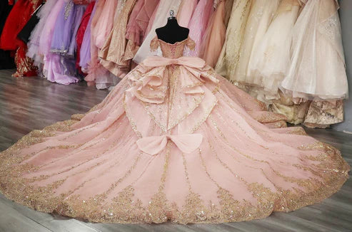 Robe de bal de quinceañera vintage rose à épaules dénudées, en tulle brodé de sequins dorés DP7228