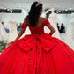 Robe de bal chic rouge à épaules dénudées, ornée d'appliqués de perles et d'un décolleté en cœur, idéale pour une quinceañera ou un Sweet 15 (DP7181)