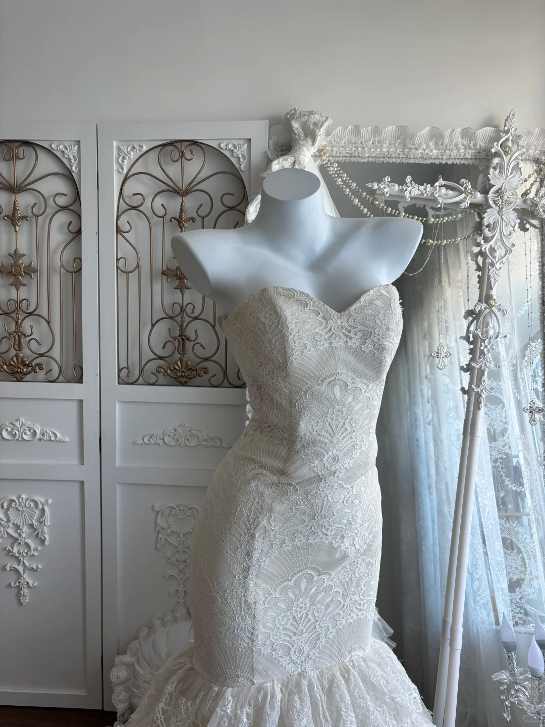 Gorgeous Strapless Sweetheart Lace Mermaid Wedding Dress Tiered Ruffled Tulle Bridal Gown DP8297