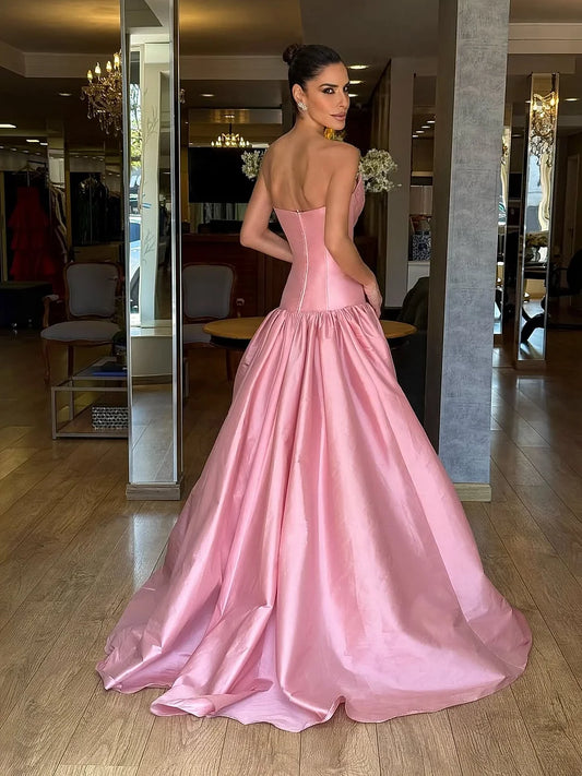 Rosa trägerloses Satin-Korsett-Ballkleid mit hohem Schlitz und Schleifendetail DP8228