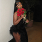 Sexy schwarzes Neckholder-Ballkleid mit Federn, DP1685
