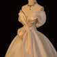Robe de mariée élégante en satin à épaules dénudées, coupe trapèze, décolleté cœur DP7052