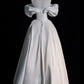 Robe de mariée élégante en satin, coupe trapèze, épaules dénudées, DP7057