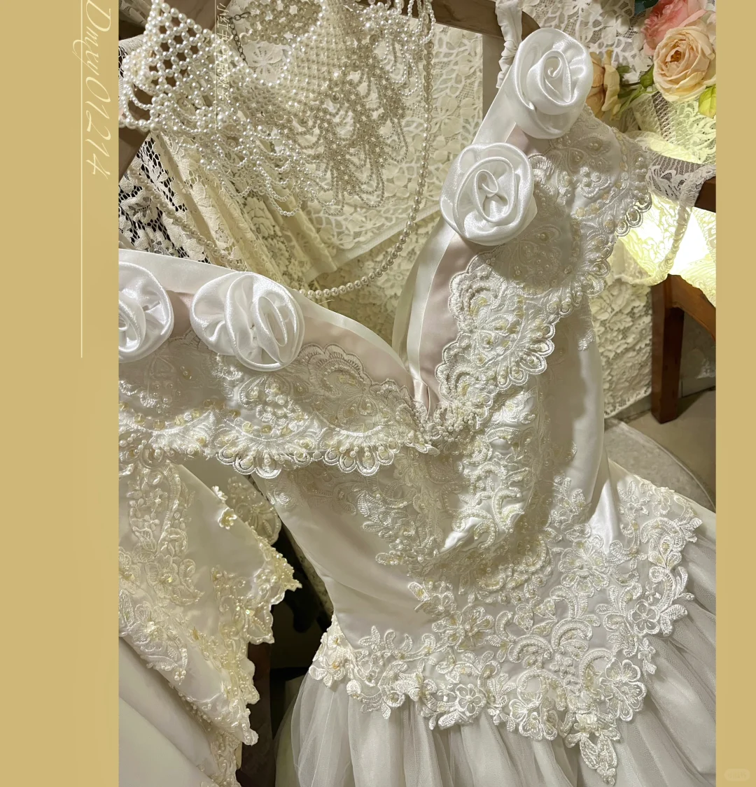 Romantic Off-Shoulder Vintage Lace Floral Embroidered Tulle Wedding Dress DP7268