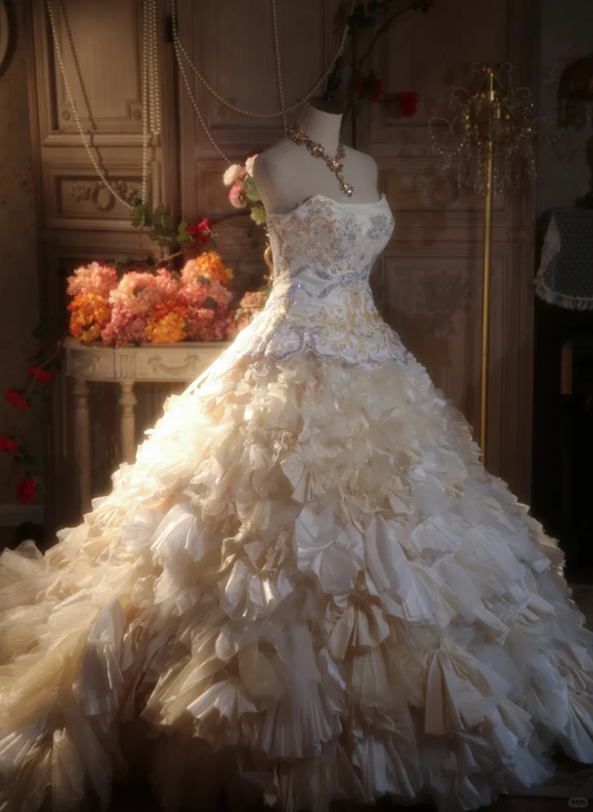 Vintage elfenbeinfarbenes trägerloses Ballkleid mit Perlenstickerei und Rüschen aus Tüll für Sweet 15 Quinceañera DP7557