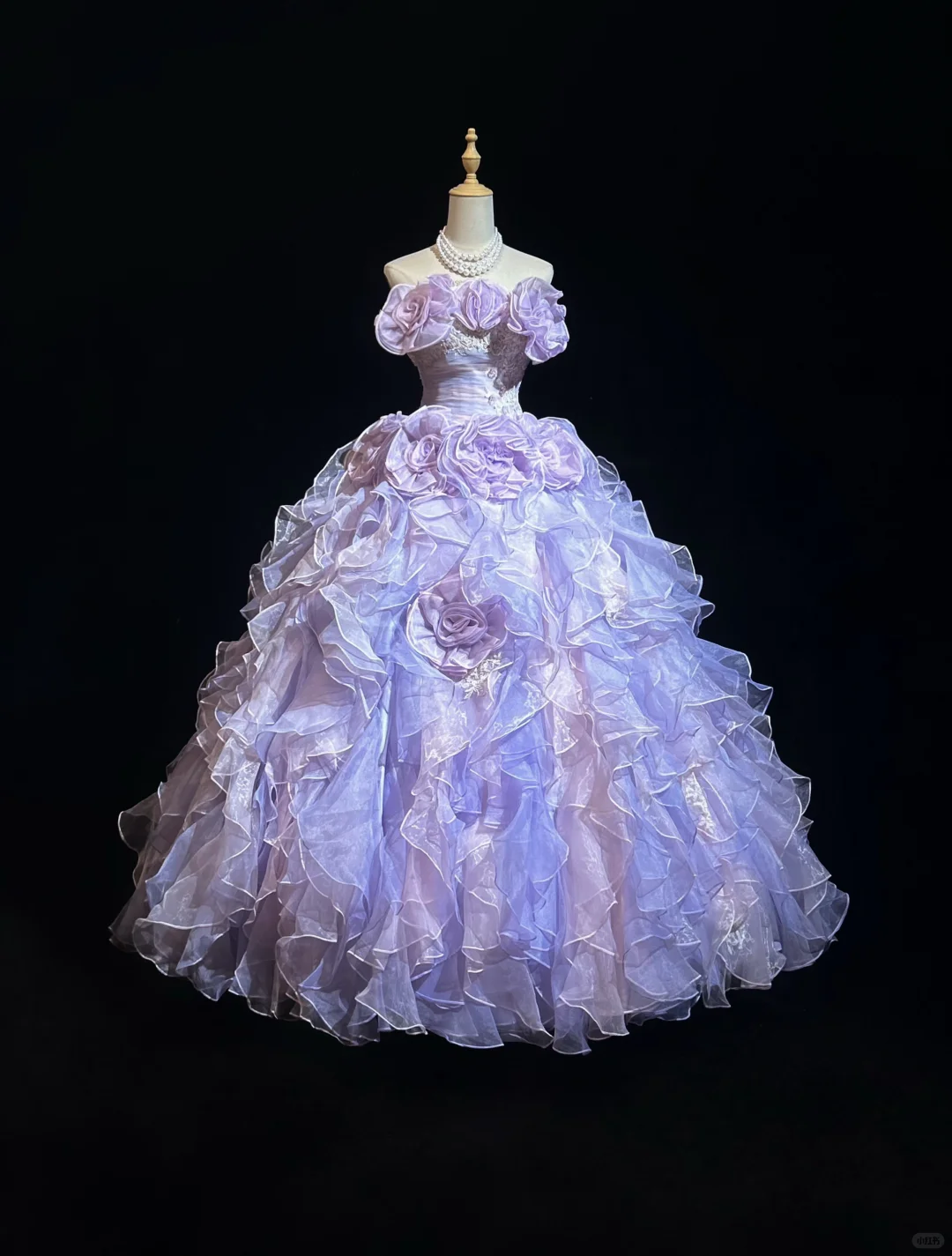 Robe de bal élégante lilas sans bretelles, à volants superposés et applications florales, coupe trapèze, pour quinceañera DP7109