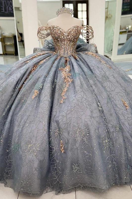 Robe de bal vintage gris argenté à épaules dénudées et ornée d'appliqués de perles, idéale pour une quinceañera ou un Sweet 15 (DP7180)