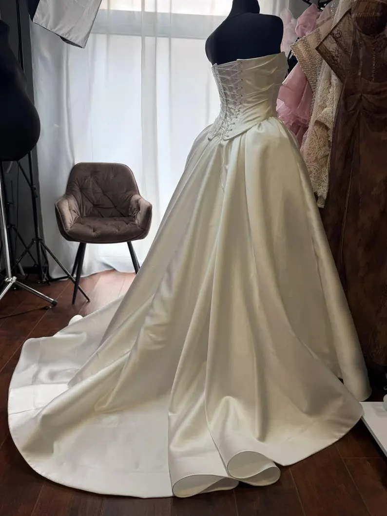 Vintage Ivory Strapless Ruched Bodice Satin A-Line Wedding Dress DP8386