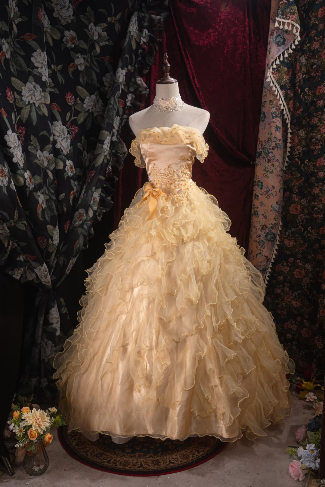 Magnifique robe de bal jaune pâle sans bretelles avec nœud à volants pour Sweet 15 Quinceañera DP7404