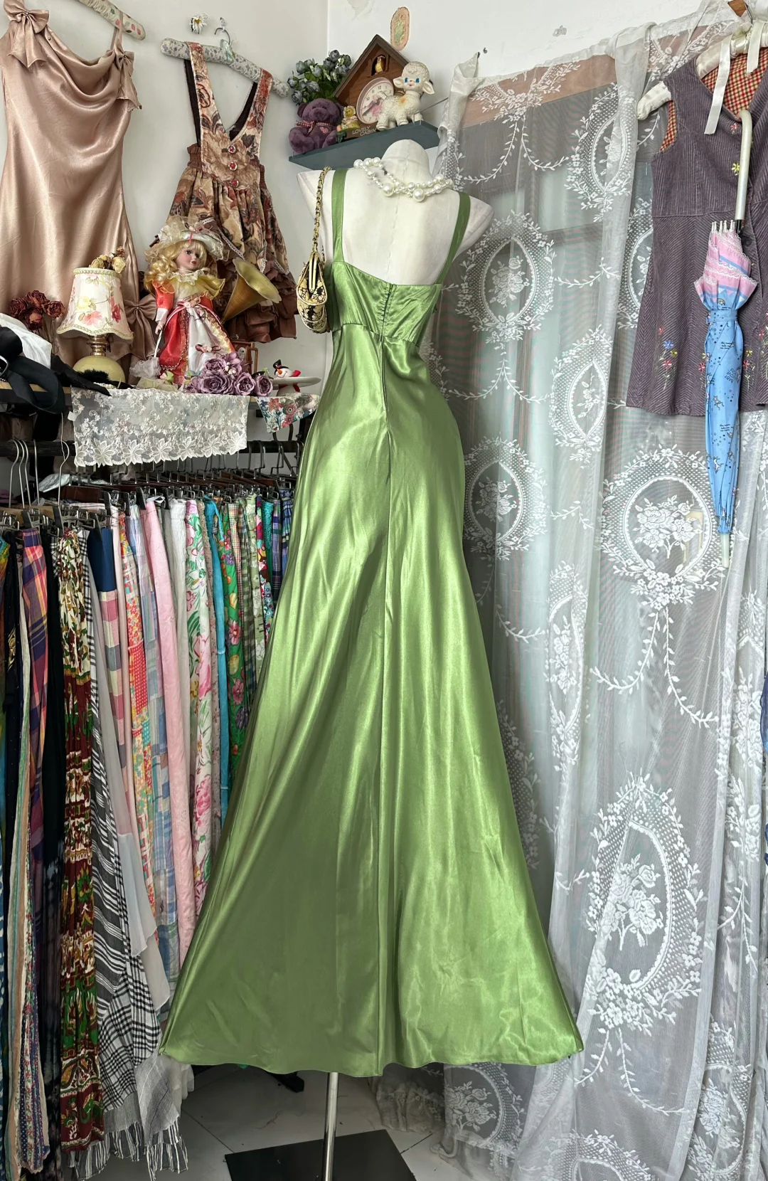 Vintage Green Satin V-Neck Mermaid Evening Gown Beaded Straps Prom Dress DP8333