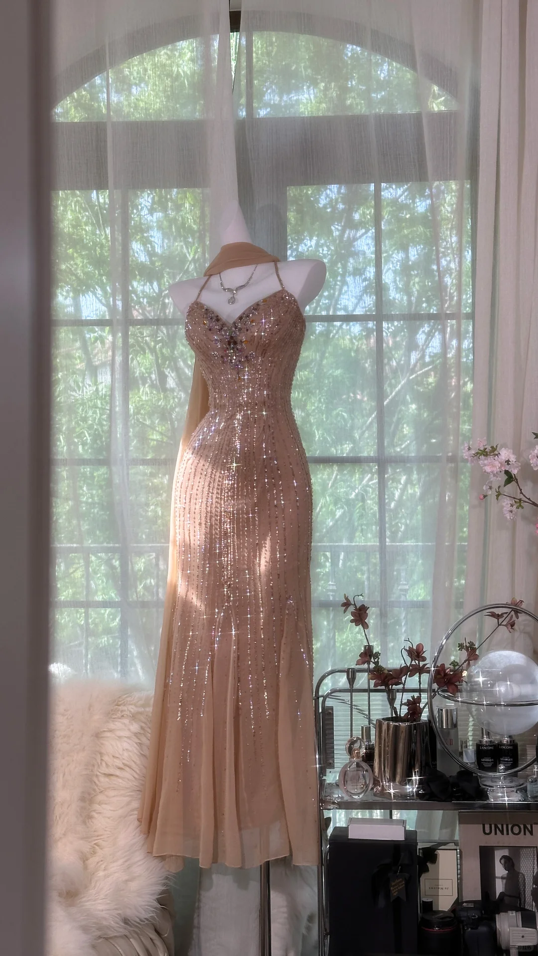 Glamorous Champagne Sequin Halter-Neck Sheath Sparkly Formal Evening Gown DP7337