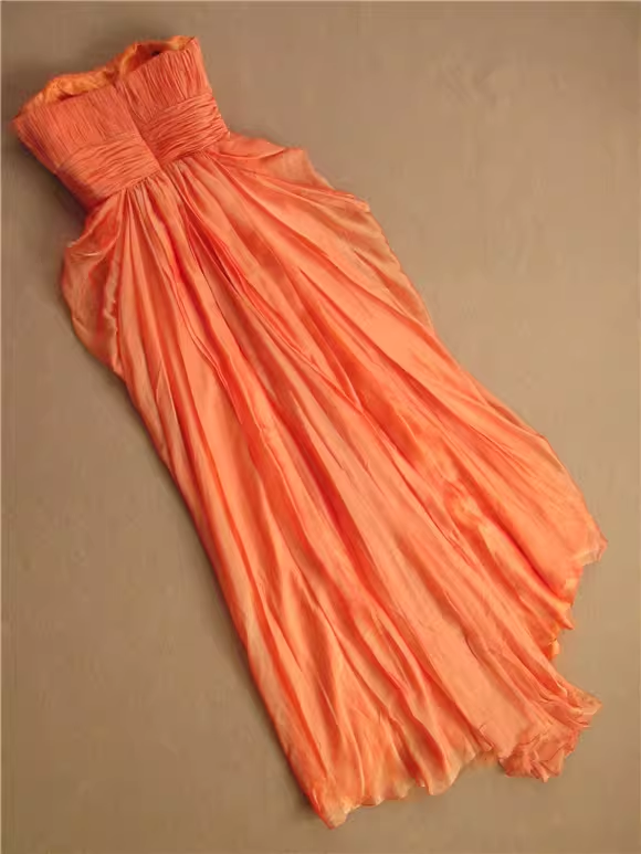 Wunderschönes orangefarbenes, trägerloses Abendkleid mit Perlenbesatz am Oberteil, Chiffon-Abendkleid DP7613