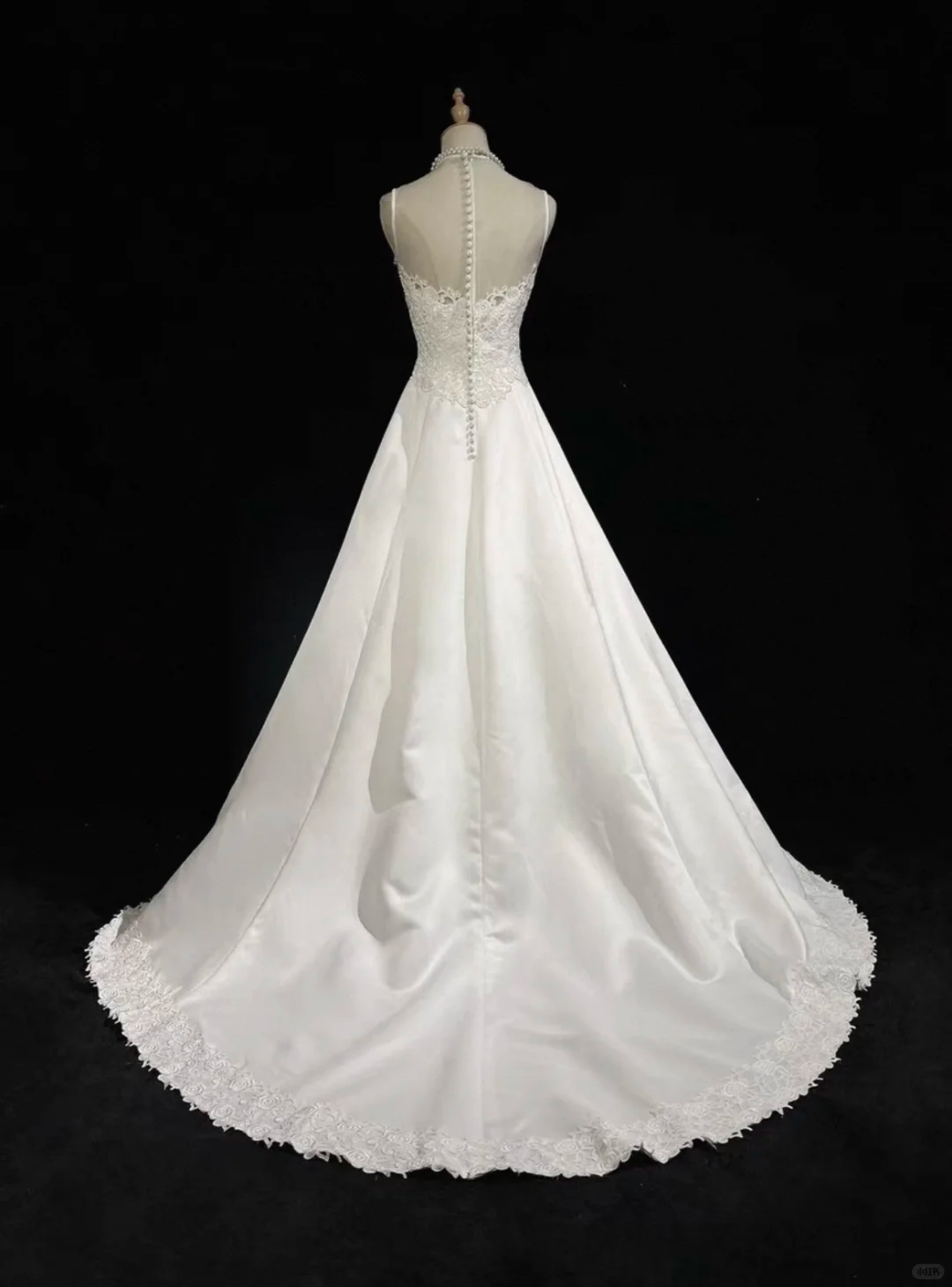 Vintage-Inspired Classic White Strapless Lace Applique Train for Timeless Wedding Dress DP7285