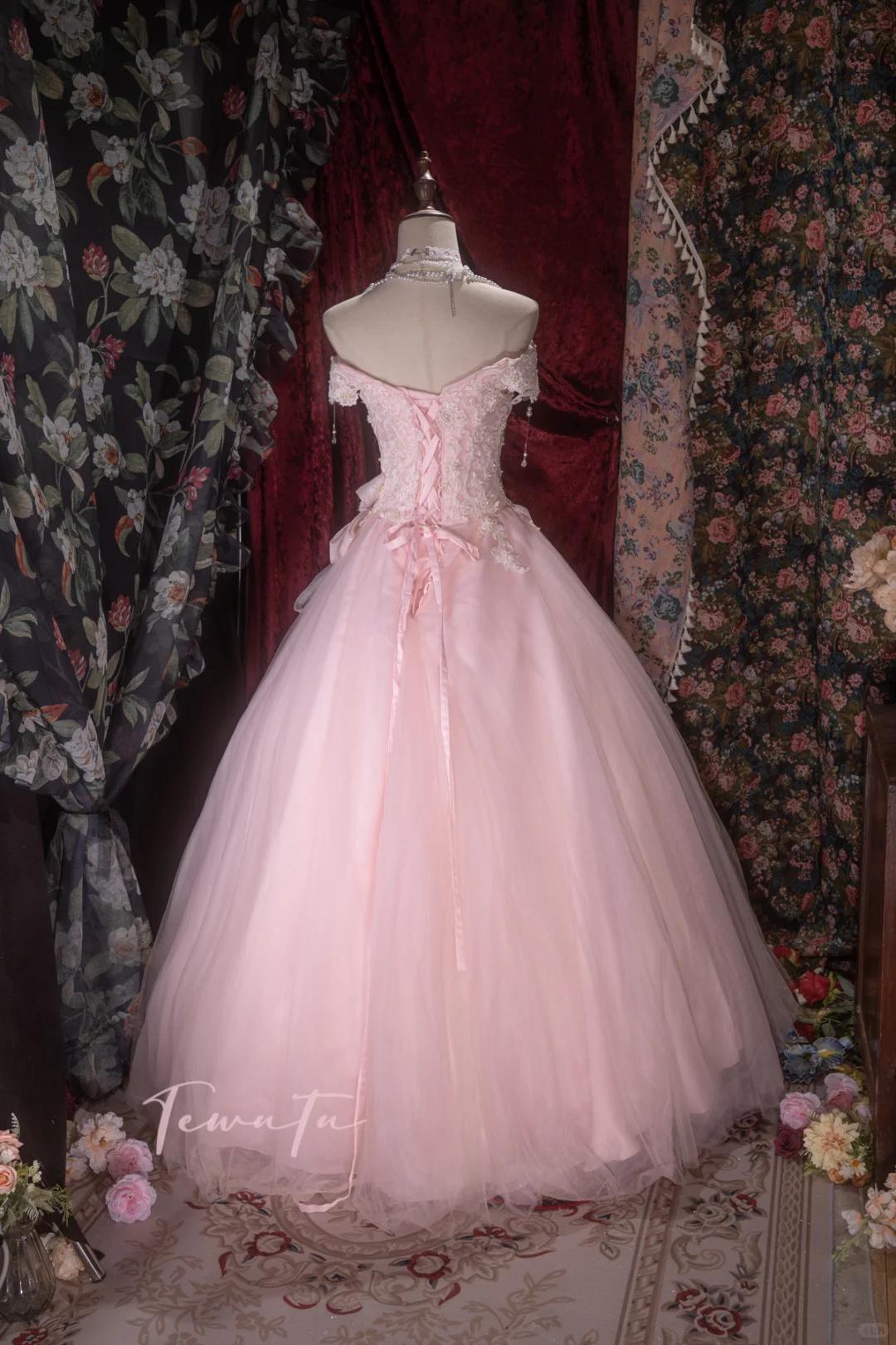 Elegant Pink Off-the-Shoulder Ball Gown Beaded Lace & Tulle Floral Bow Sash Prom Dress DP8352