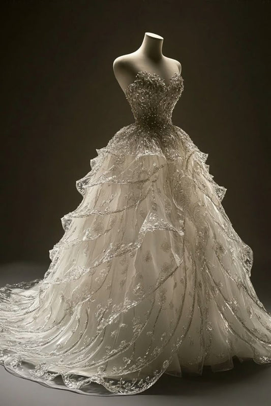 Robe de mariée élégante en tulle à volants superposés, décolleté en cœur et ornée de perles DP7033