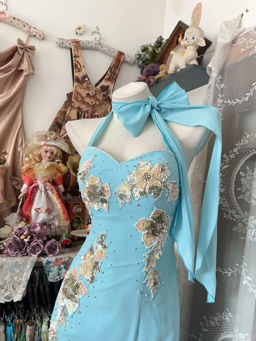 Vintage Light Blue Halter-Neck Maxi Prom Dress Lace Appliques & Bow Evening Gown DP8330