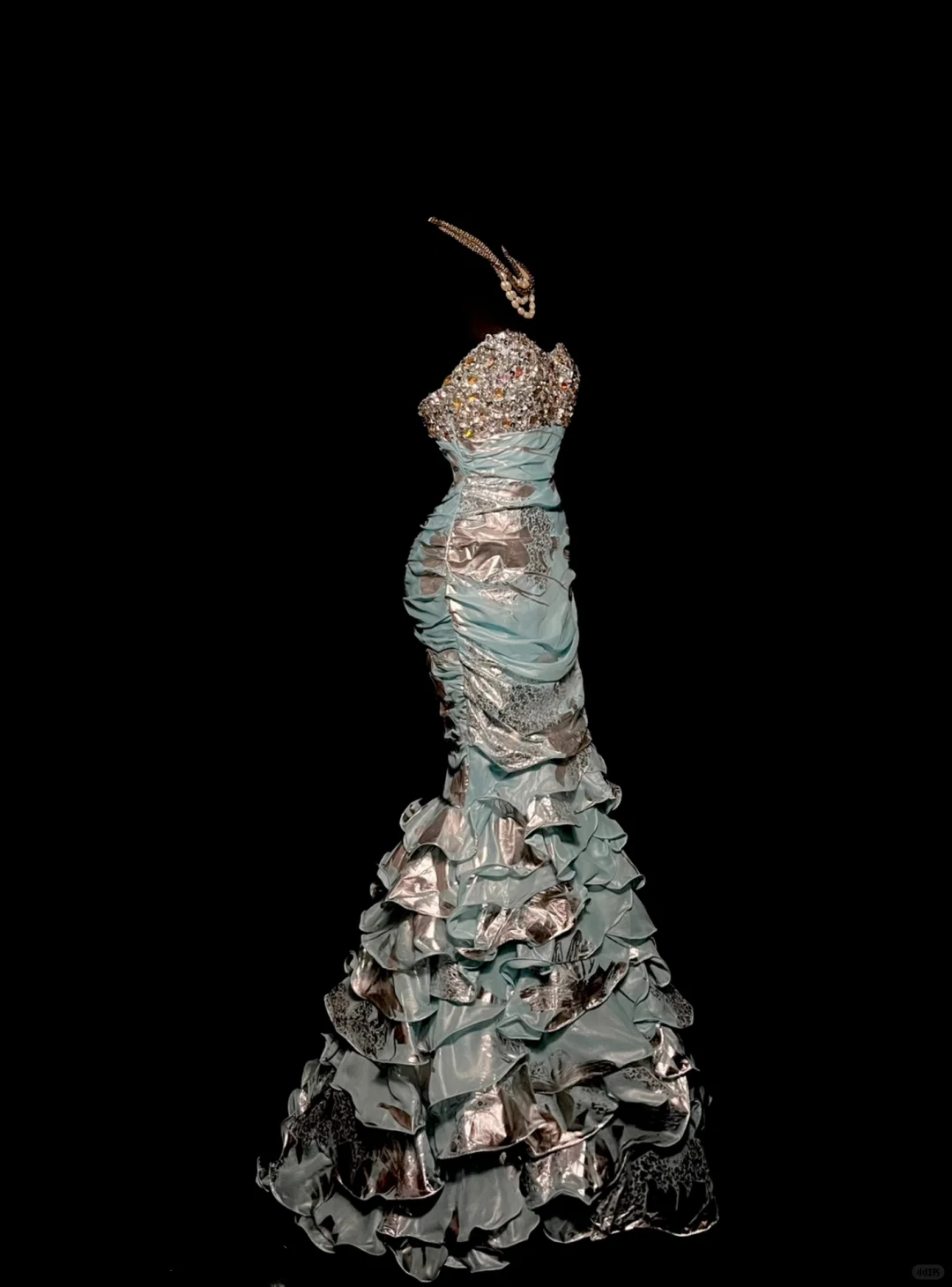Robe de soirée longue style sirène bleue sans bretelles, à volants superposés et perles, style vintage, DP5410