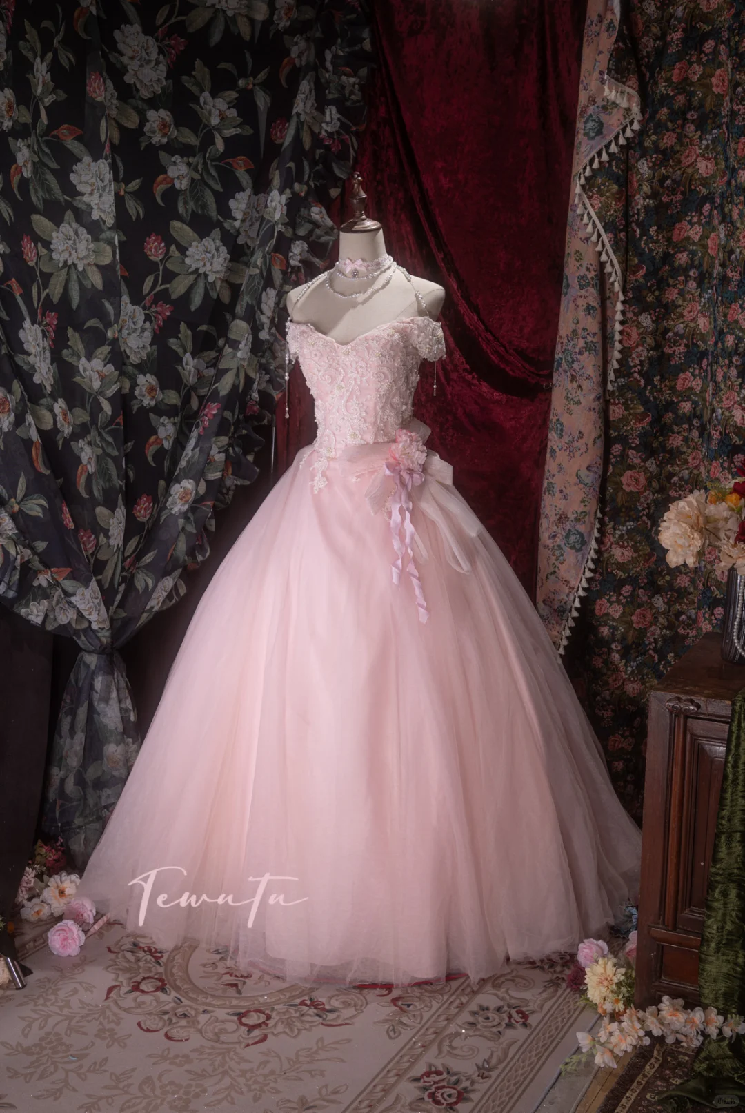 Elegant Pink Off-the-Shoulder Ball Gown Beaded Lace & Tulle Floral Bow Sash Prom Dress DP8352