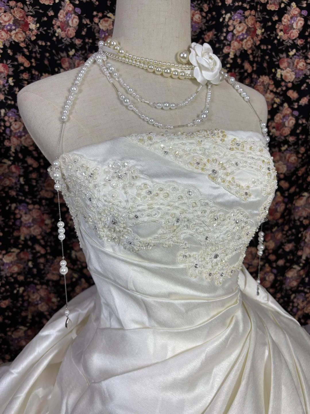 Vintage-Inspired Lace Ruffles & 3D Floral Wedding Dress A-Line Strapless Bridal Gown DP7069