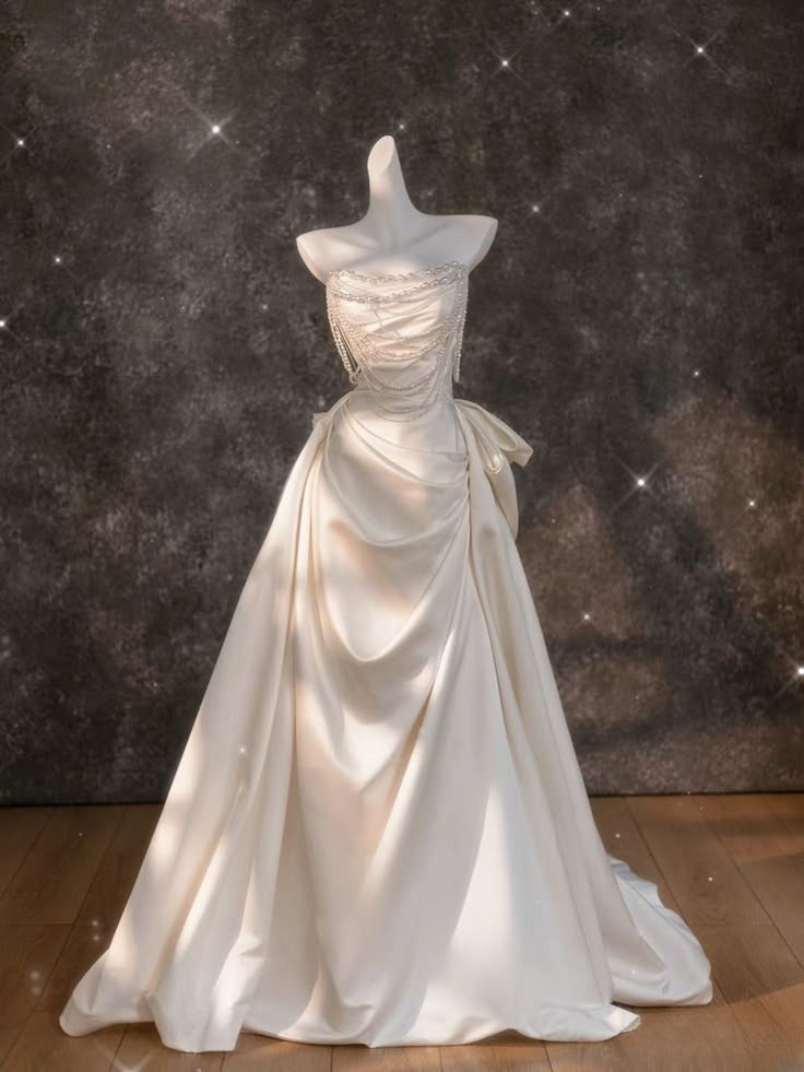 Glamorous Strapless Satin Wedding Dress Romantic A-Line Pearl Chain Embellishments Bridal Gown DP7042