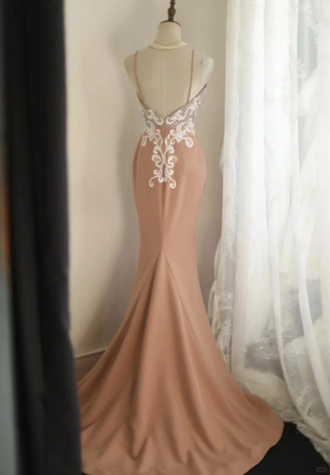 Elegant Mermaid Formal Evening Gown Spaghetti Strap Lace Applique & Train Prom Dress DP7625