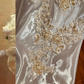 Robe de mariée vintage DP7255, broderies dorées et dentelle complexe, épaules dénudées, manches bouffantes