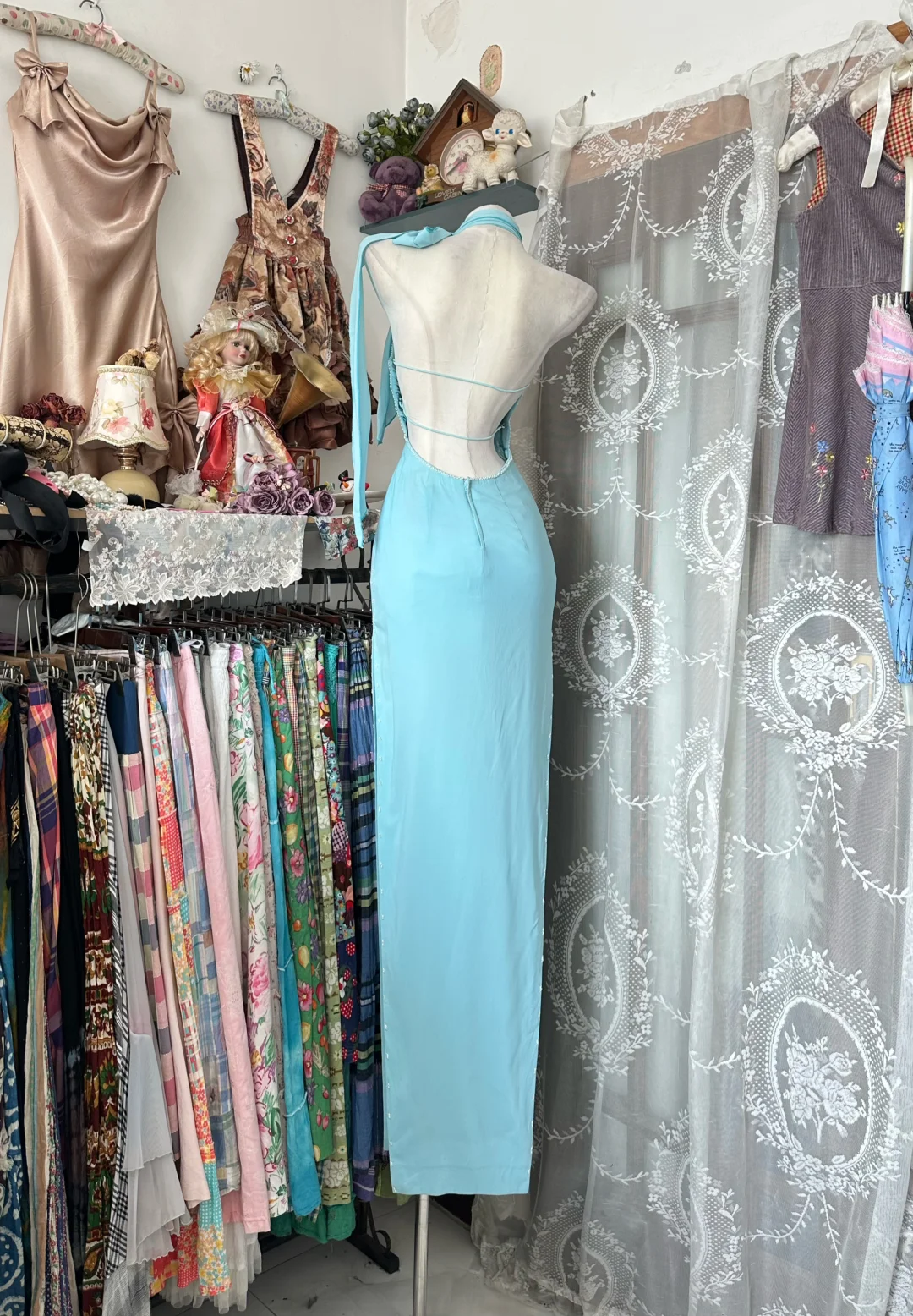 Vintage Light Blue Halter-Neck Maxi Prom Dress Lace Appliques & Bow Evening Gown DP8330