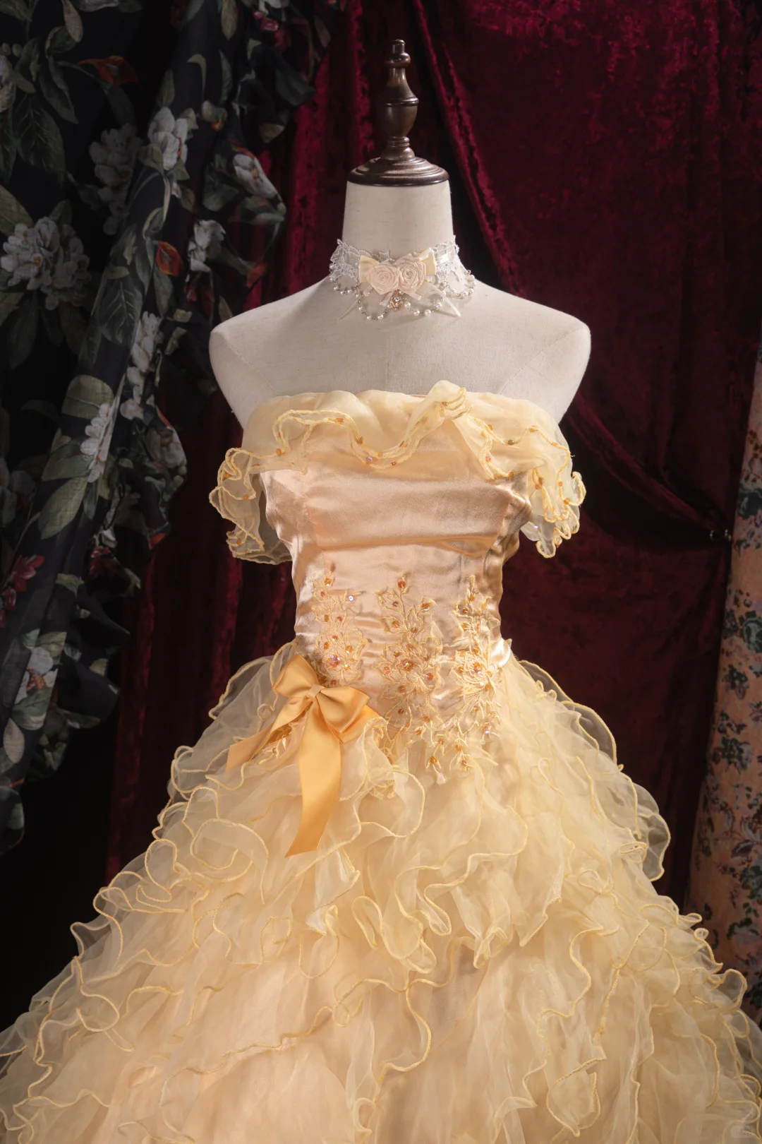 Magnifique robe de bal jaune pâle sans bretelles avec nœud à volants pour Sweet 15 Quinceañera DP7404